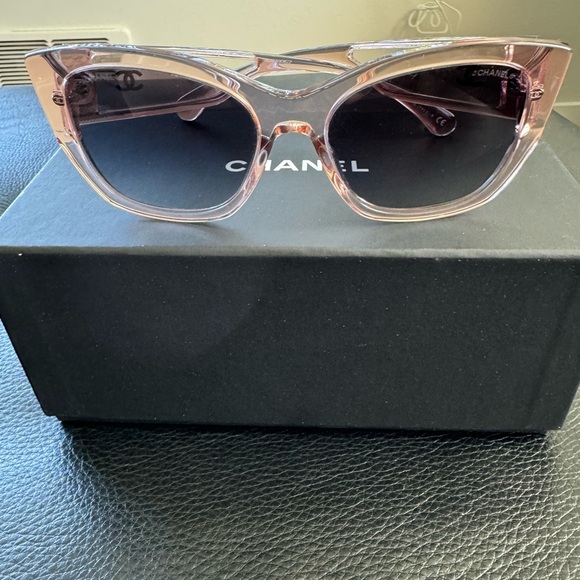 Chanel sunglasses - pink with gradient gray lenses - Picture 1 of 12